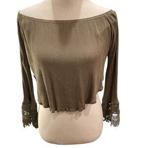 Haute Monde Green Women's Off the Shoulder Bell Crocheted Sleeve Crop Top Size M